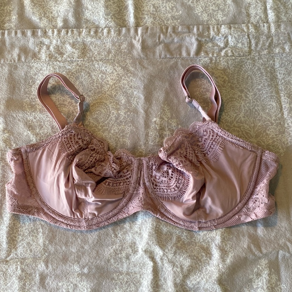 Victoria’s Secret Dream Angels Push-up without Padding Bra.